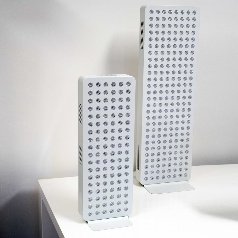 norahlux-rhodolite-rood-lichttherapie-realistisch-op-tafel